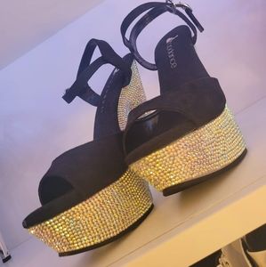 Lap Dance Size 7 black and sparkly heel